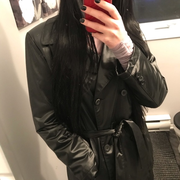 Black shiny coat - Picture 3 of 8